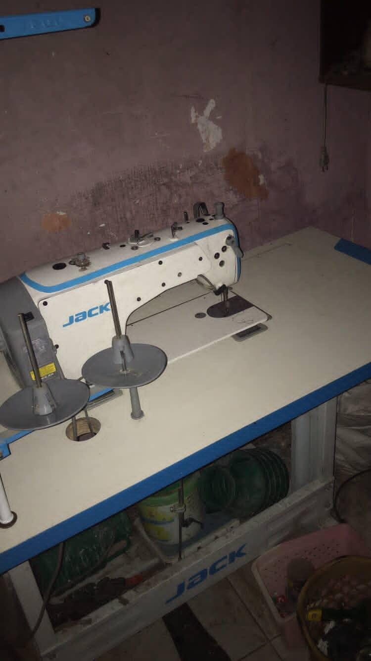 مكينة خياطة