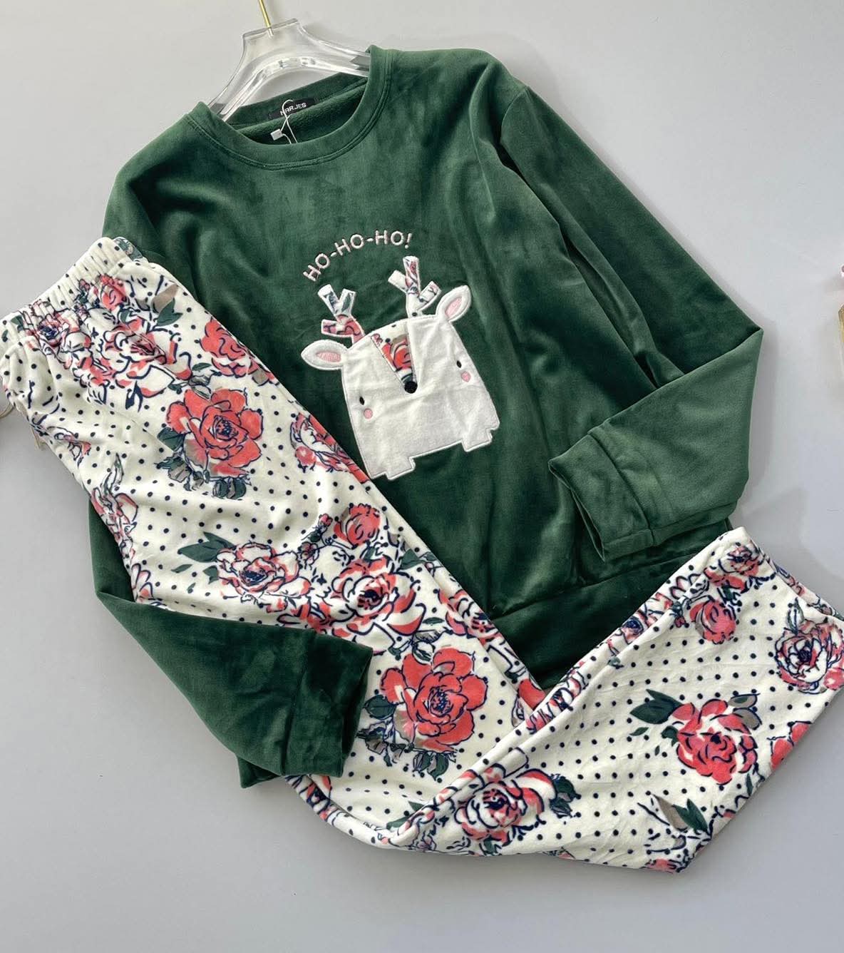 بيجامة قطيفة مخمل