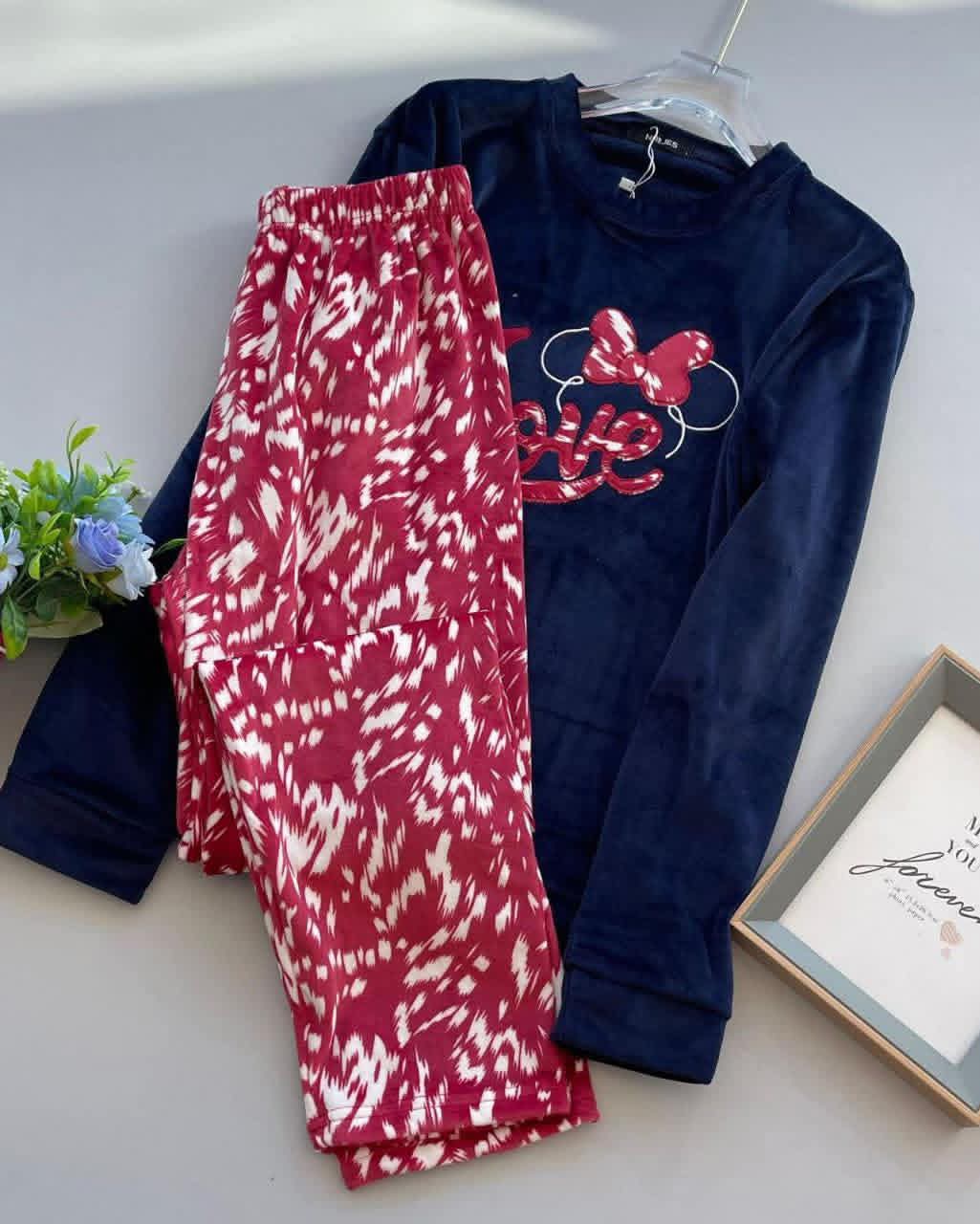 بيجامة قطيفة مخمل